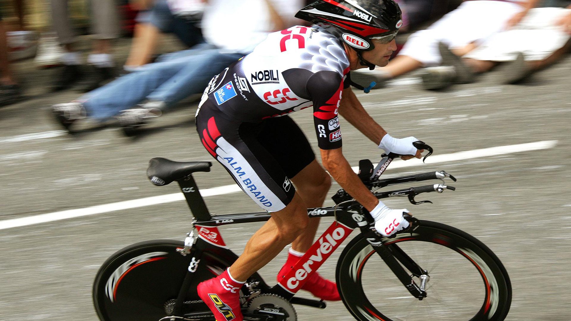 当锡安扛起骑士的枪，火箭的火焰在最后一刻熄灭